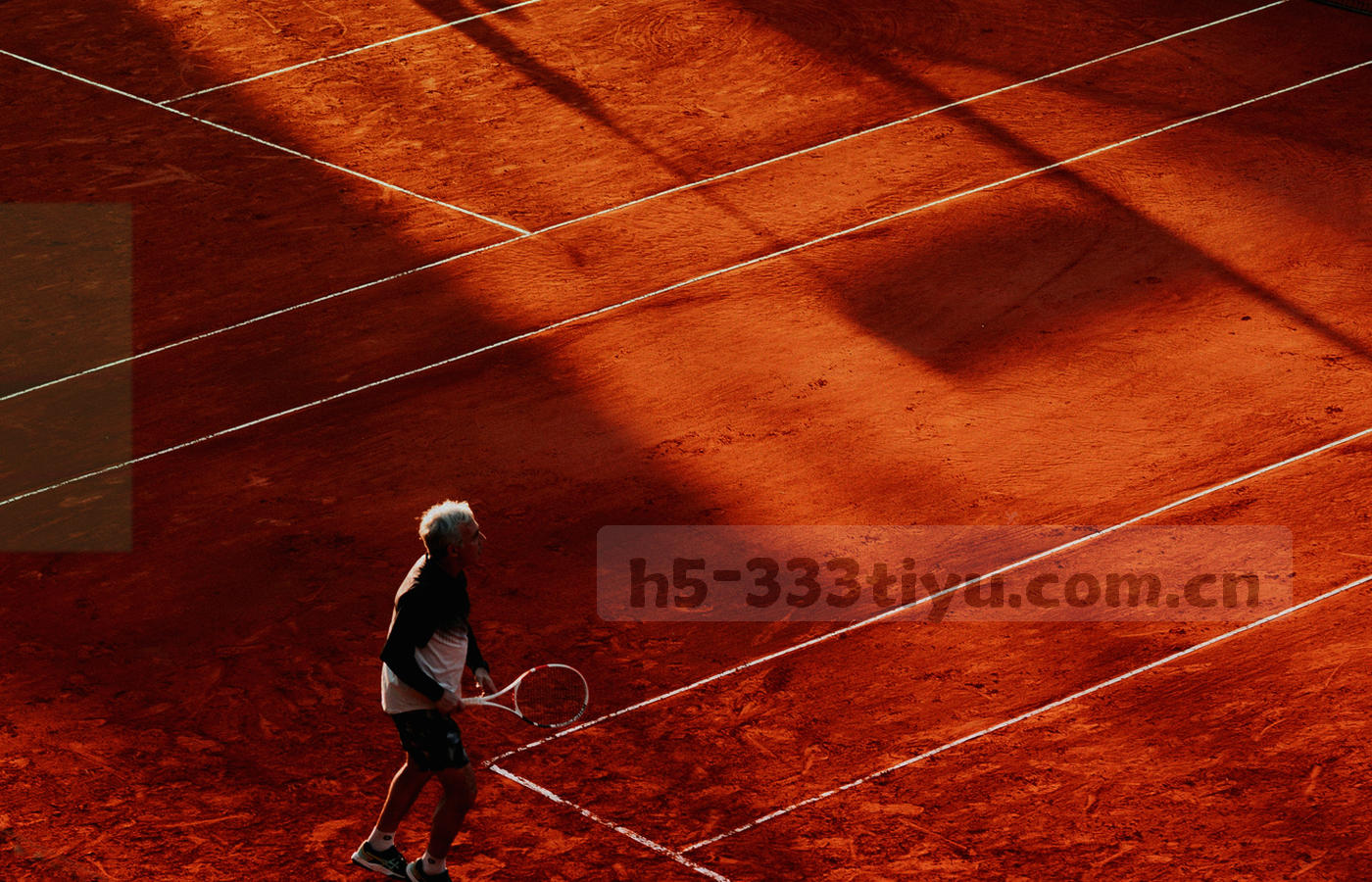 横向条形与刻度组成的射门对比图形，左侧为绿色柱、右侧为橙色柱并附带数值标签